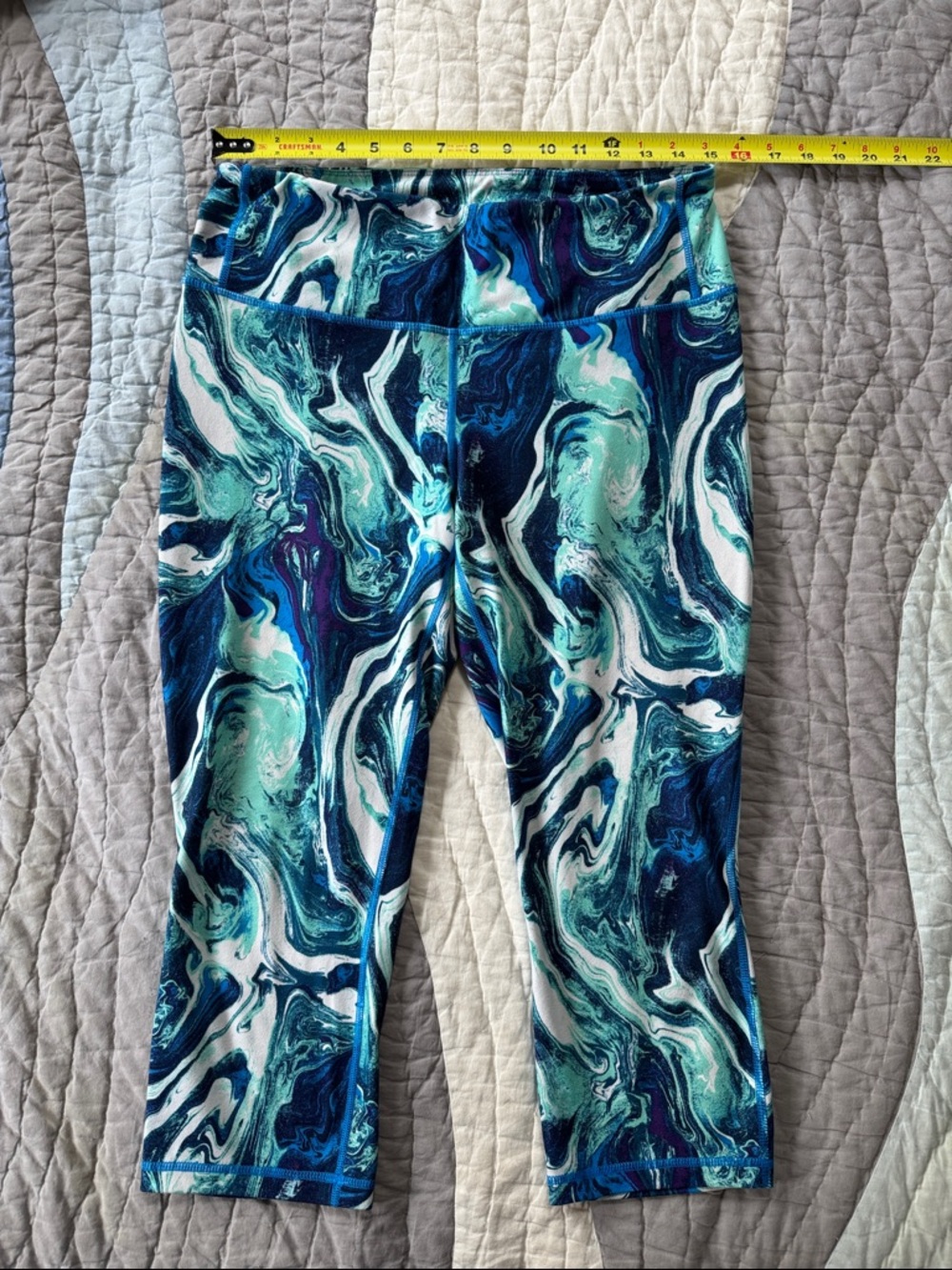 Patagonia Blue & Teal Marble Capri Leggings
